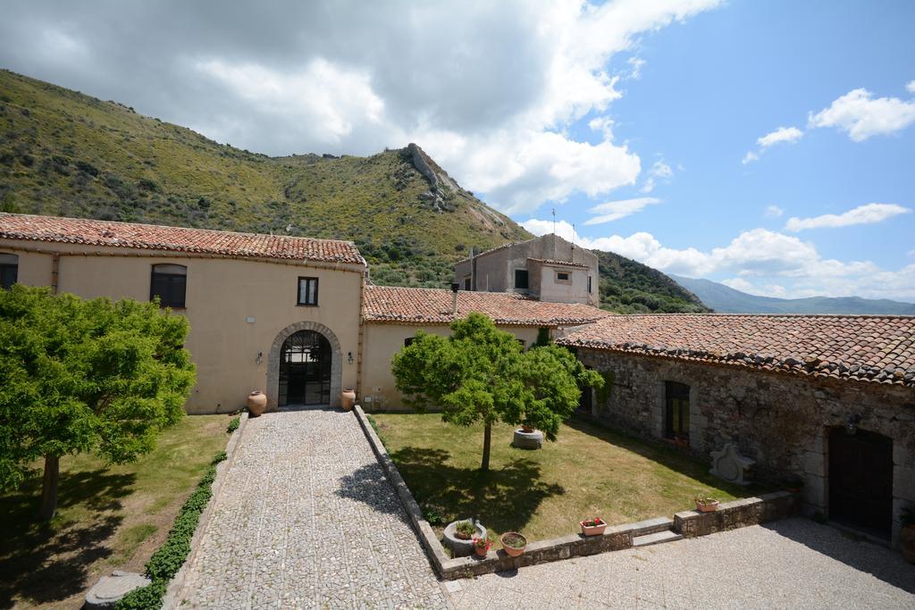 La Ferula Bed and Breakfast Scillato  Εξωτερικό φωτογραφία